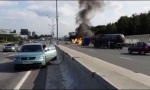 Gas-Feuerwerk auf der Autobahn