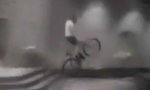 Lustiges Video : Zweirädriger Dreierhopp