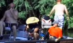 Movie : Männerrunde im Motorboot
