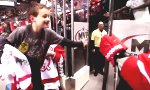 Kleiner Eishockey-Fan hat seinen großen Tag