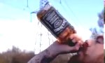 Flasche Whiskey auf Ex