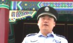 Mehrsprachiger Chinesischer Polizist