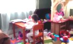 Lustiges Video : Freak im Kinderzimmer
