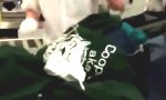 Funny Video : Peinliche Situation am Security Check