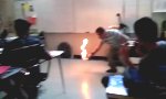 Lustiges Video : Lehrer macht kleines Feuerexperiment