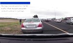 Lustiges Video : Knappes Ding bei Verkehrskontrolle