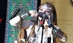Movie : Russische Schamanin beim Musizieren