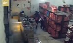 Lustiges Video - Alarm im Feuerwerks-Shop