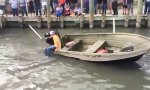 Funny Video : Im Prinzip ist das Boot jetzt angedockt