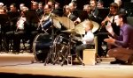 Lustiges Video : Vierjähriger Konzertschlagzeuger