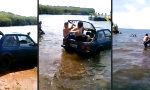 Lustiges Video : Mit dem Auto ins Wasser. Ob das gut geht?
