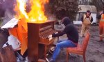 Funny Video - Der letzte heiße Gig auf dem alten Piano