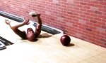 Lustiges Video : Spezieller Bowling-Trick