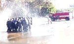 Polizei rückt gegen Feuerwehr vor
