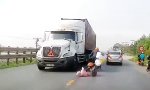 Lustiges Video : Da hat keine Hand mehr dazwischen gepasst...