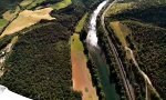 Feines Wetter für einen Sprung von der Brücke