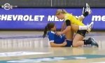Movie : Dänische Handballerinnen stürzen “unglücklich”