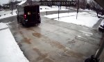 Funny Video - UPS-Fahrer auf Glatteis
