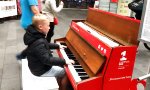 Movie : Wie man in 4 Minuten eine Menschentraube versammelt