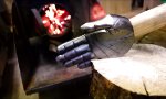 Lustiges Video : Die Holz-Hack-Hand