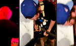 Funny Video : Nimmt seine Rolle ernst