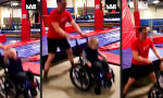 Lustiges Video : Mit dem Rollstuhl im Trampolin-Center