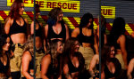 Movie : Löscheinsatz in Sportbra-Uniform