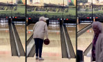 Lustiges Video : Oma auf der Bowlingbahn